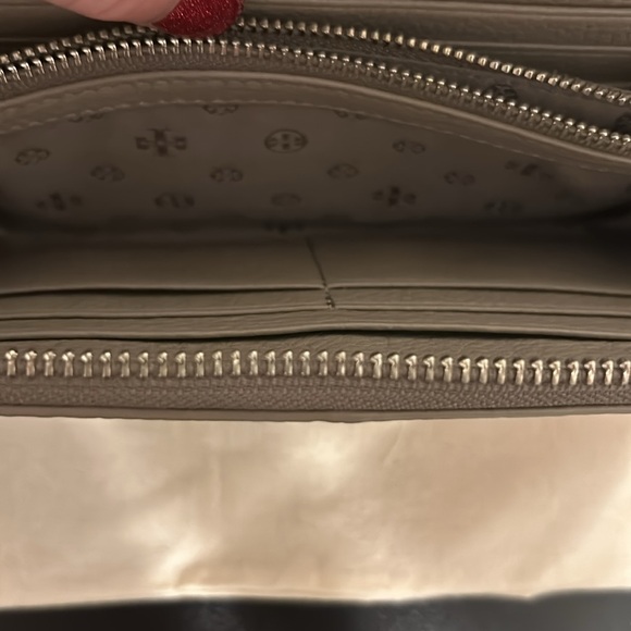 Tory Burch Pebble Colorblock Long Wallet with Dust Bag - Picture 11 of 17